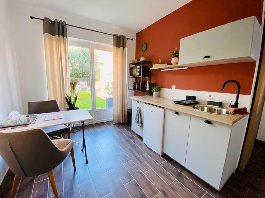Studio D'Hotes Avec Piscine « Le Clos N°6 » Cormicy Exteriör bild